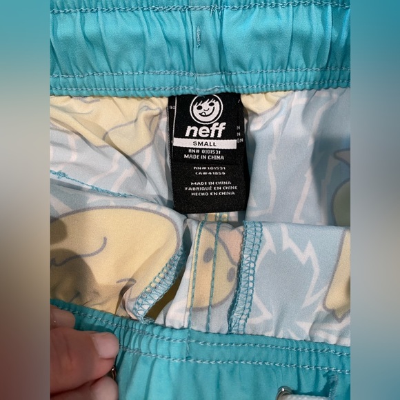 Unisex 🐥board shorts by NEFF! Side pockets and a large pocket in back- see pic! - Picture 3 of 11